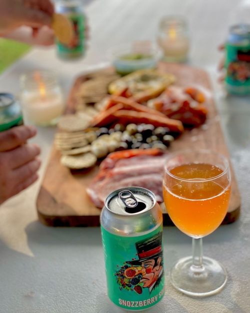 Seven Mile Snozzberry Sour Ale 375ml Can